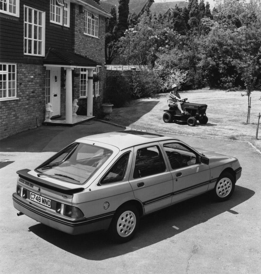  Ford Sierra 5-Door 1982 года  (UK) (фото 5 из 8)